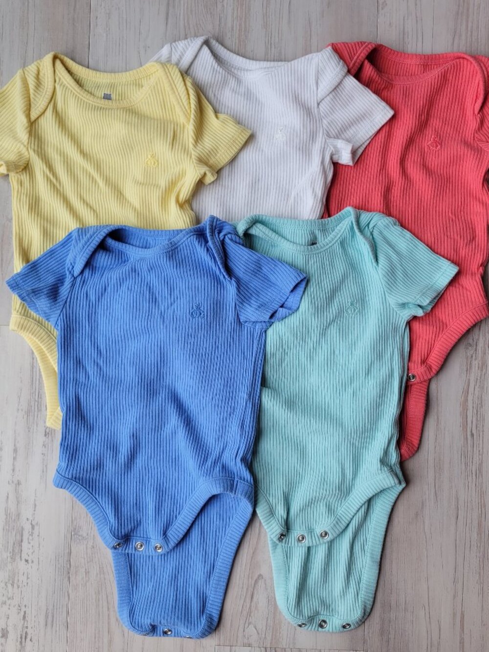 Baby Gap Set of 5 Ribbed Short Sleeve Bodysuits 6-12 months
